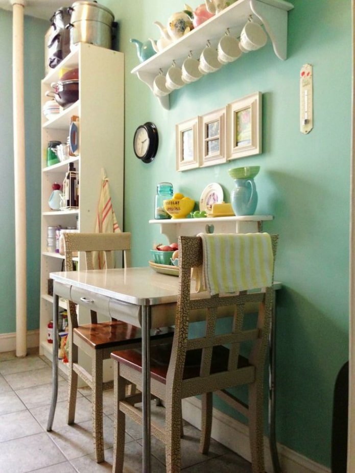 Shelf with cups