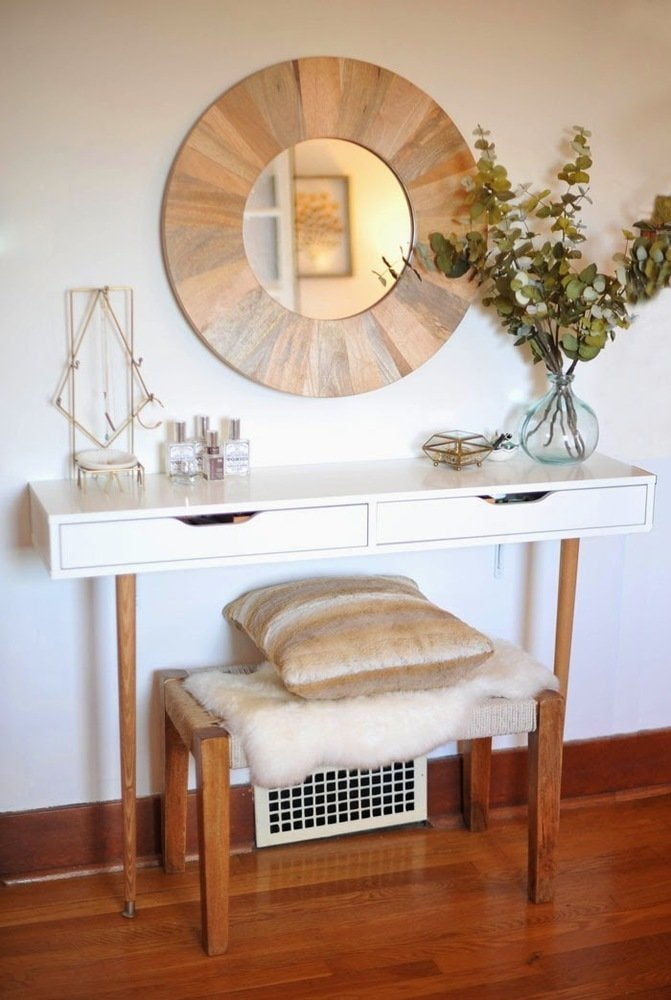 Table with wooden legs