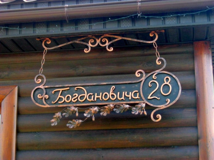 Sign with oak leaves