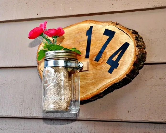 House number on a saw cut