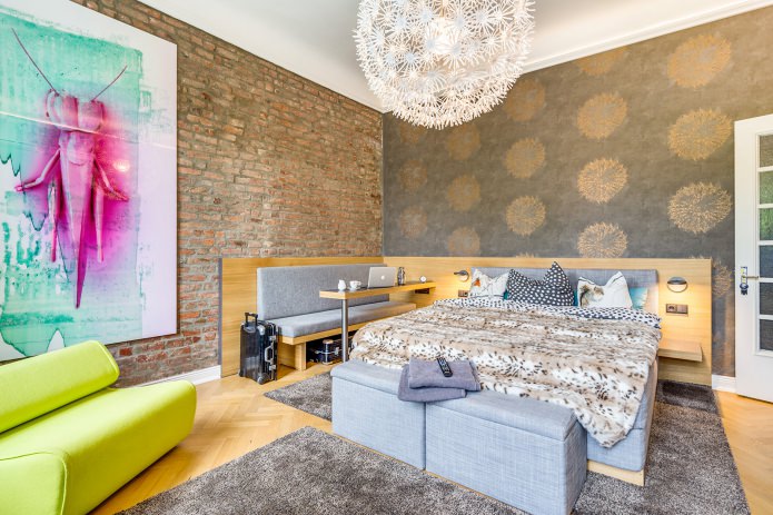 Brick wall in the bedroom (combined with wallpaper)