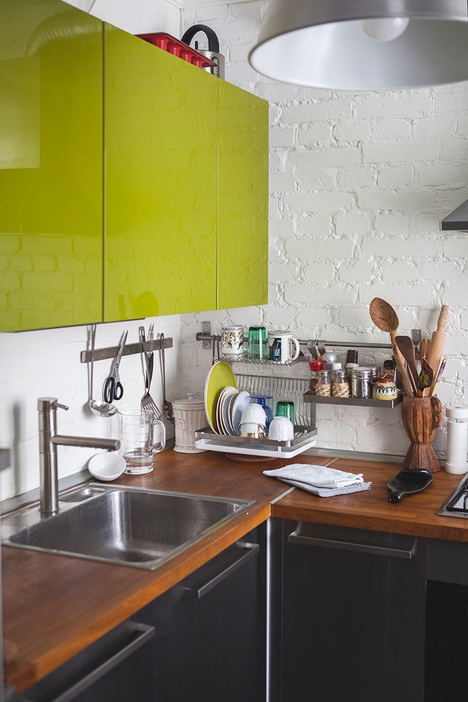 Cabinets to the corner