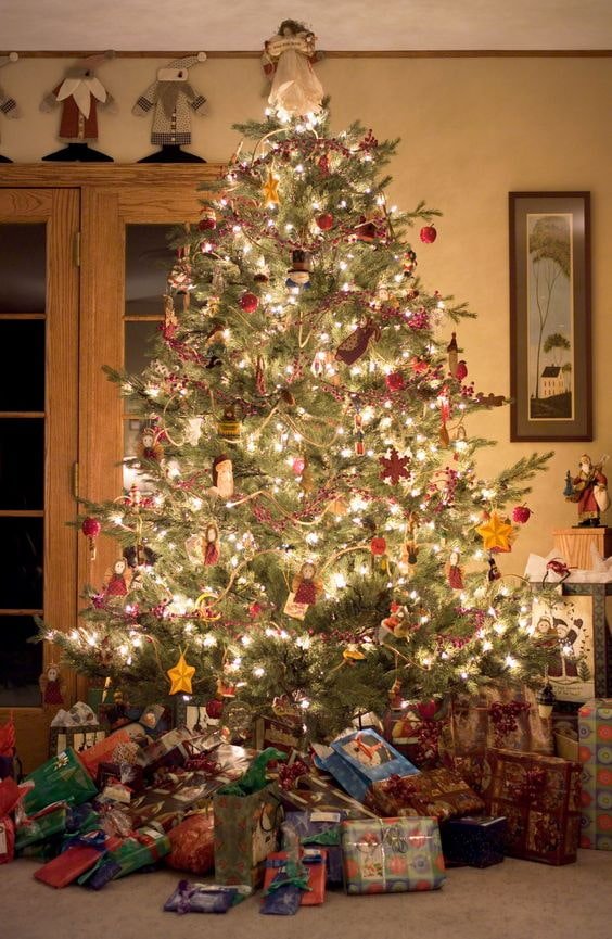 Garlands on a Christmas tree