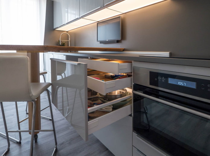 Internal cabinet lighting