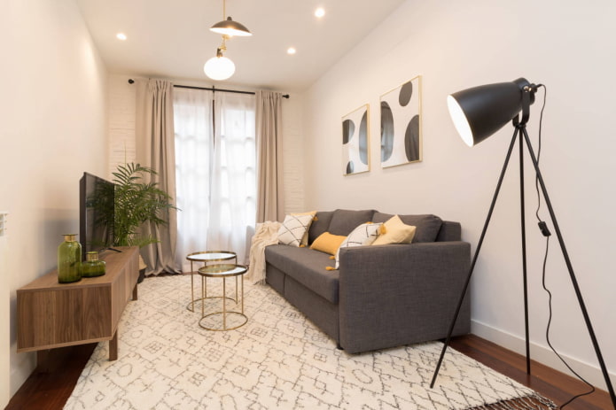 Tripod floor lamp