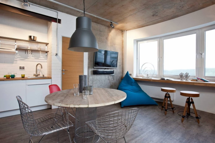 Lamp above the dining table