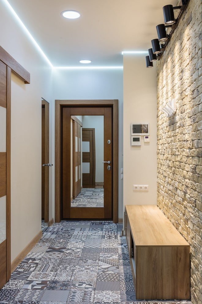 location of lighting fixtures in the interior hallway
