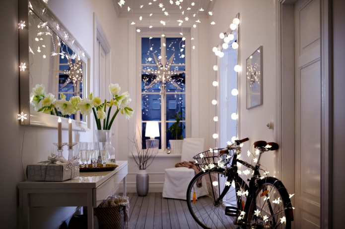 decorative lighting in the interior of the corridor