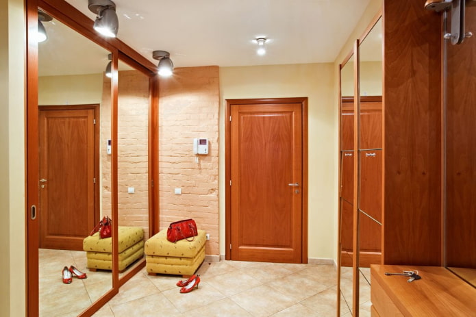 location of lighting fixtures in the hallway interior