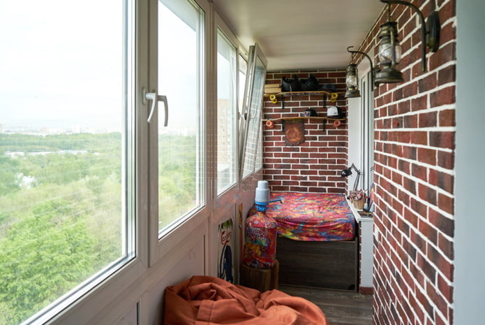 Red brick-shaped tiles