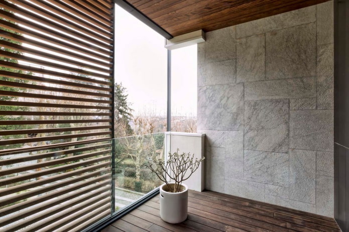 Porcelain tiles on the loggia