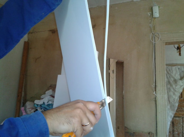 cutting the PVC lock joint