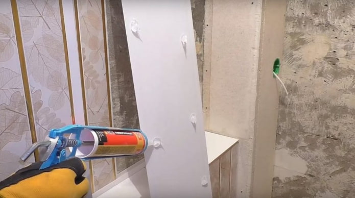 glue the PVC panel
