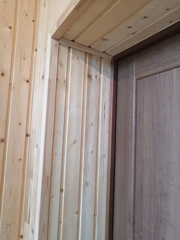 wooden corners in the interior