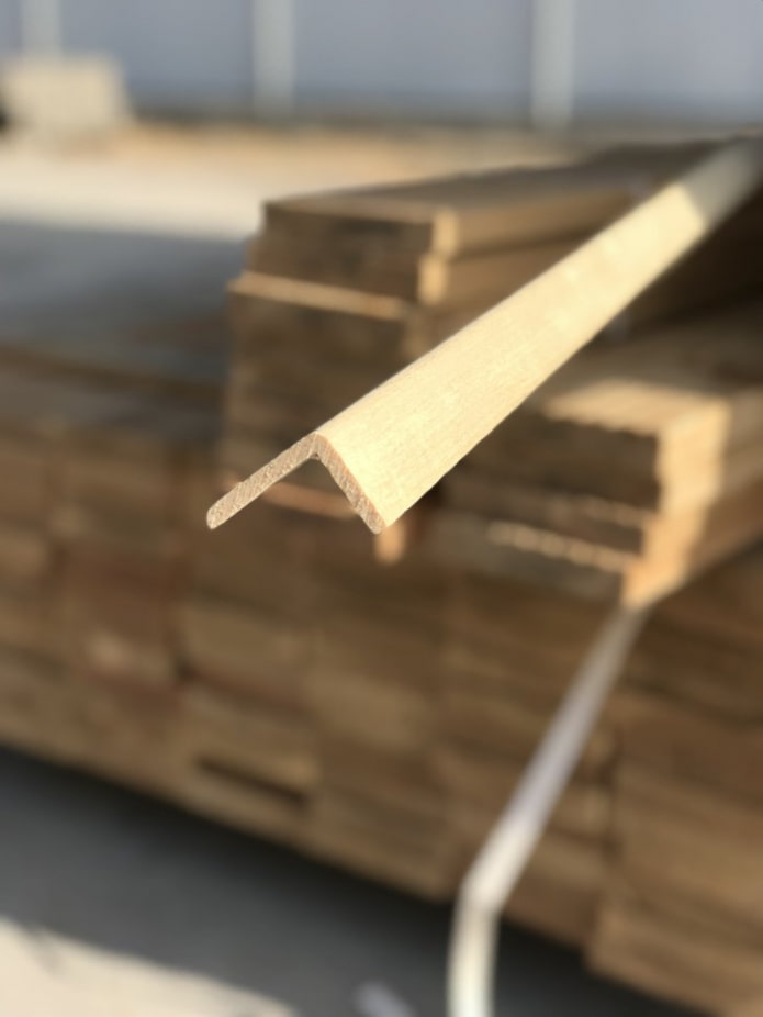 wooden corner for outer corner