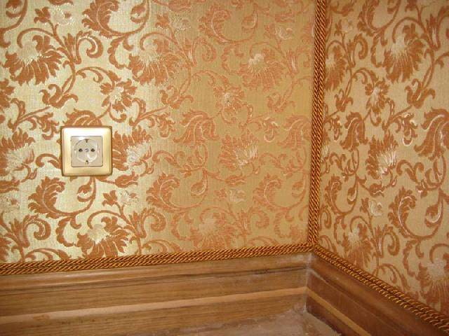 corner decorated with rope