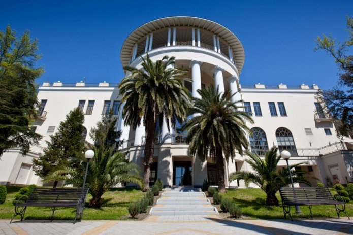 entrance to the hotel