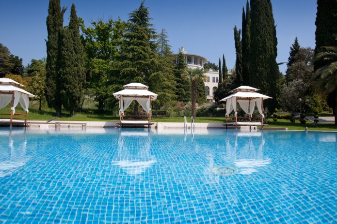 swimming pool