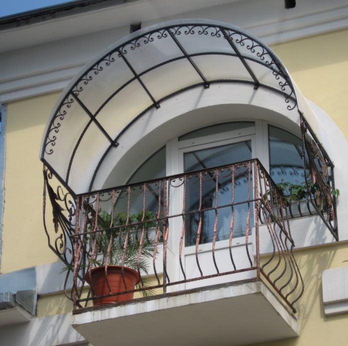 canopy for a balcony made of polycarbonate