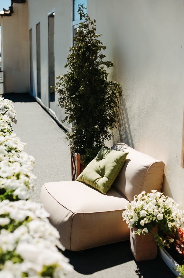 frameless chair for the street