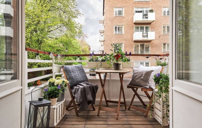 open balcony decor