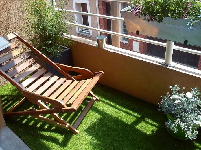 artificial grass on the loggia