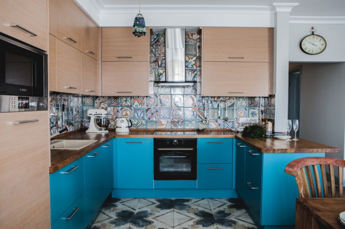 U-shaped kitchen unit