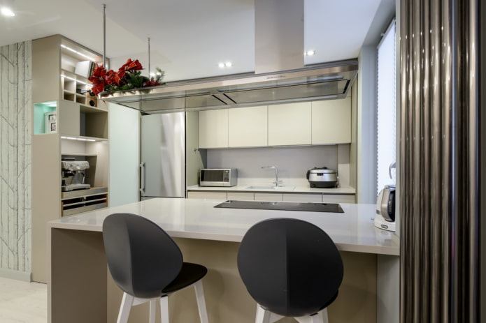 U-shaped kitchen set