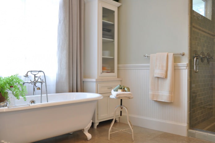 panels and painting in the bathroom