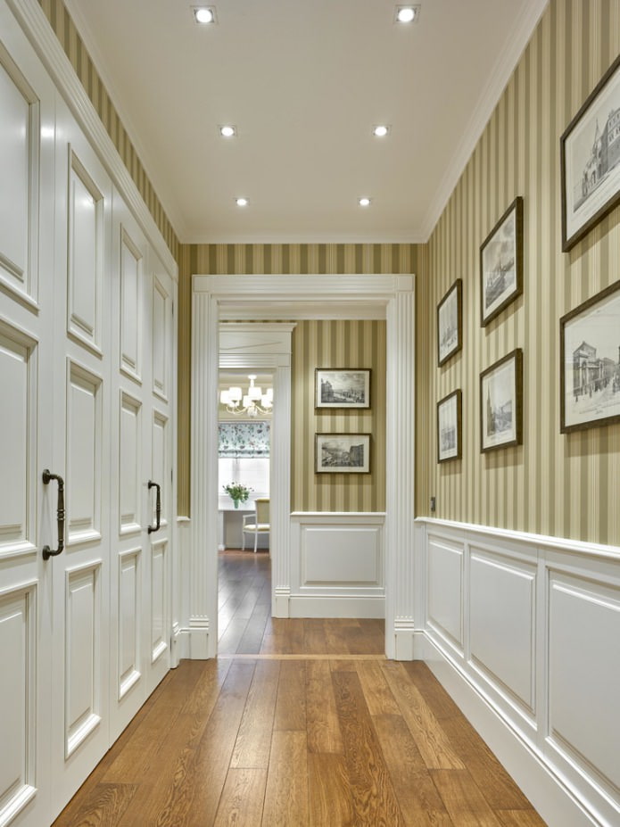 panels and wallpaper in the hallway