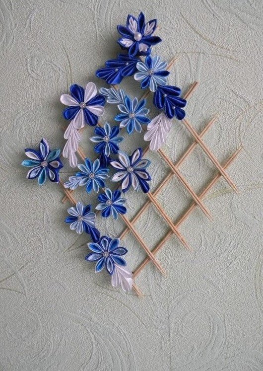 Kitchen panel made of kanzashi