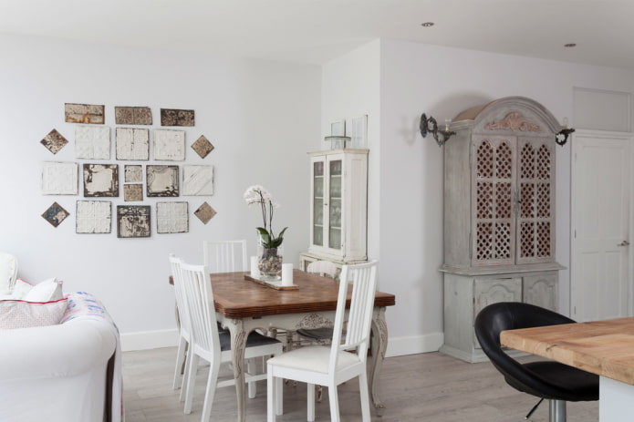 wall panel in the interior in the shabby chic style
