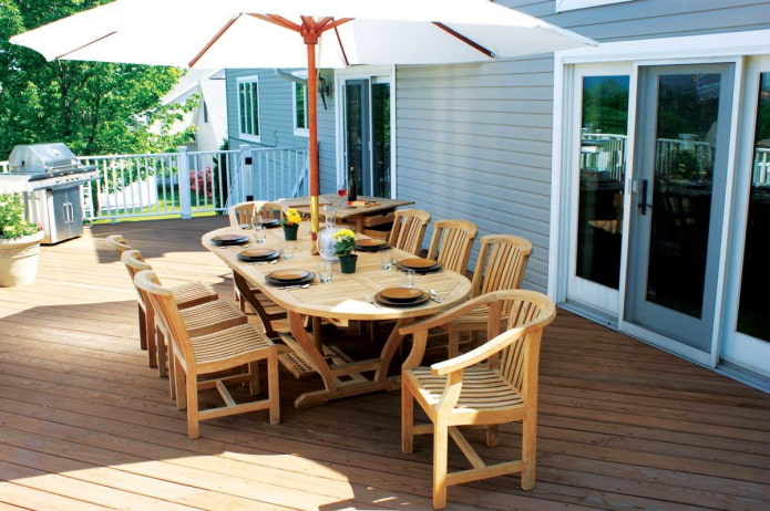 patio behind the house