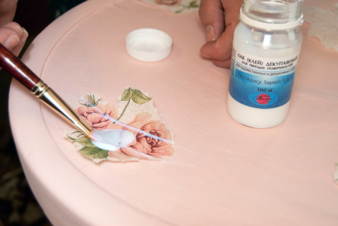 Glue the napkin