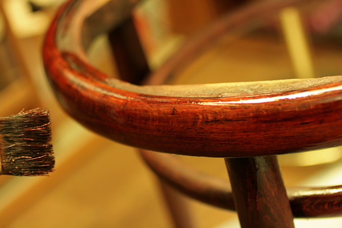 We cover with varnish