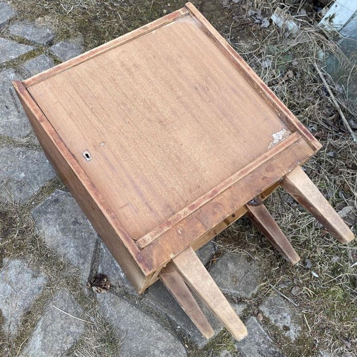 Removing the varnish