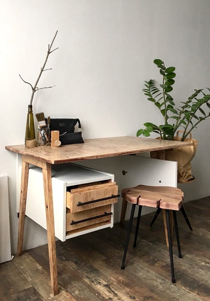 Workplace from a repurposed table