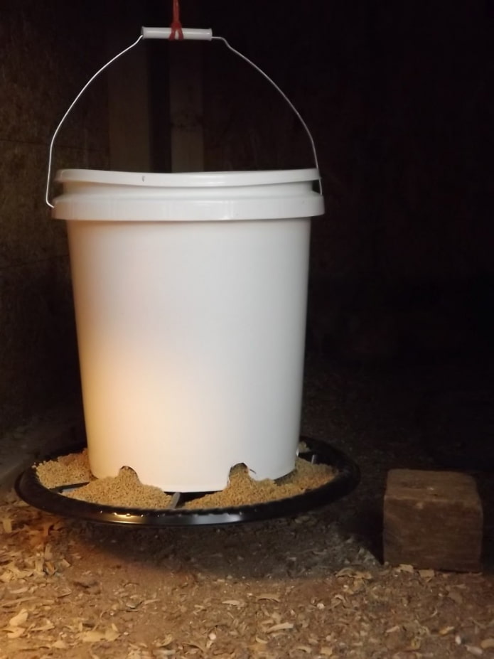 poultry feeder from a plastic bucket