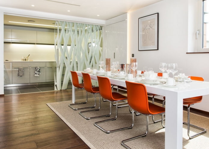 partition in the interior of a kitchen-dining room