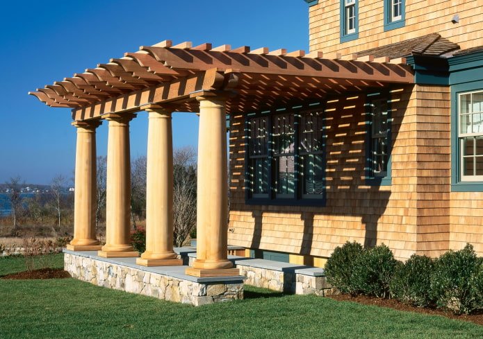 pergola with columns