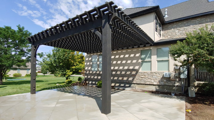 canopy near the house