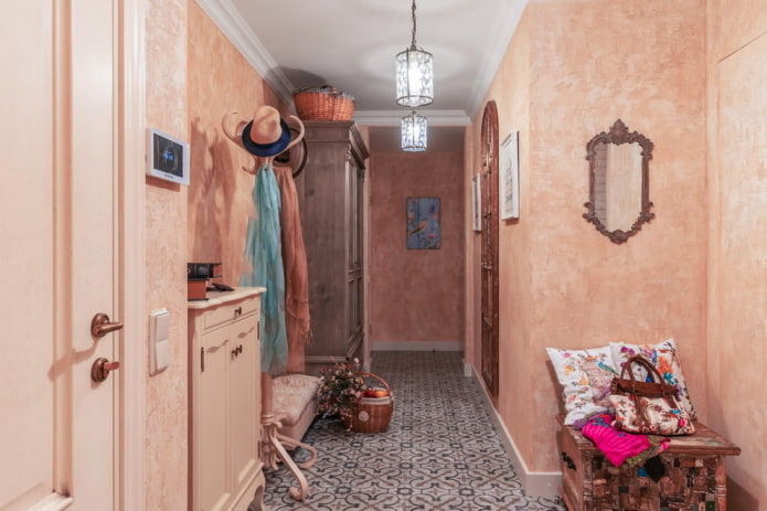 Provence in the hallway