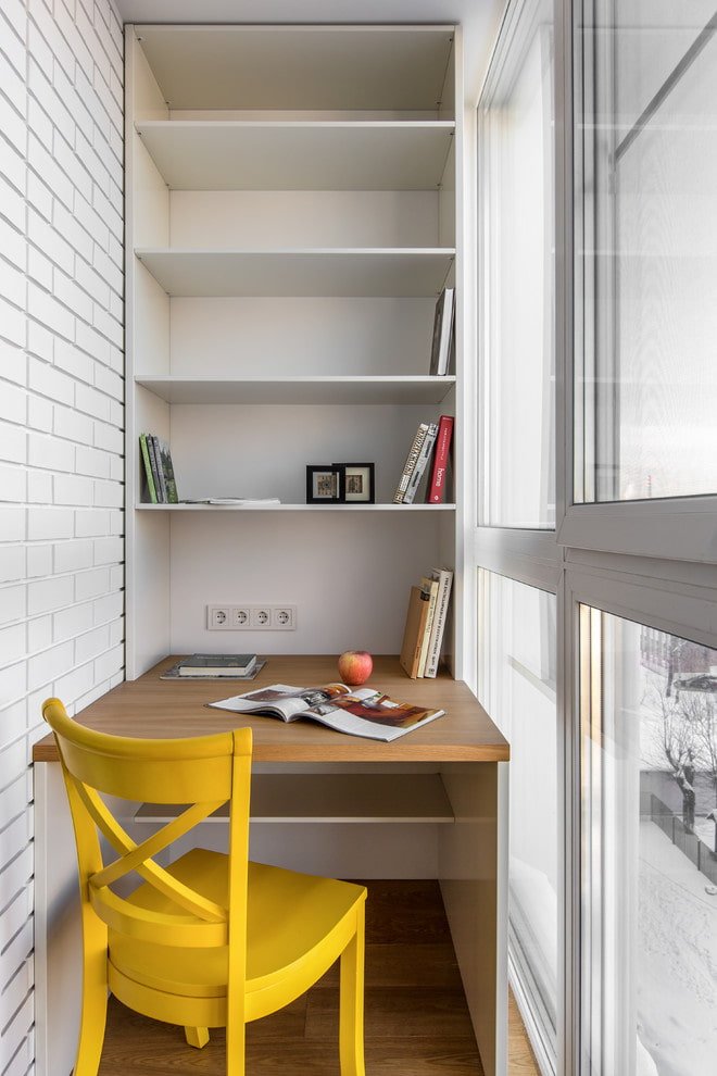 writing desk with shelves in the interior
