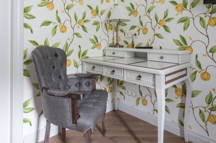 writing desk with drawers in the interior