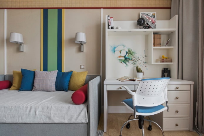 writing desk with a superstructure in the interior