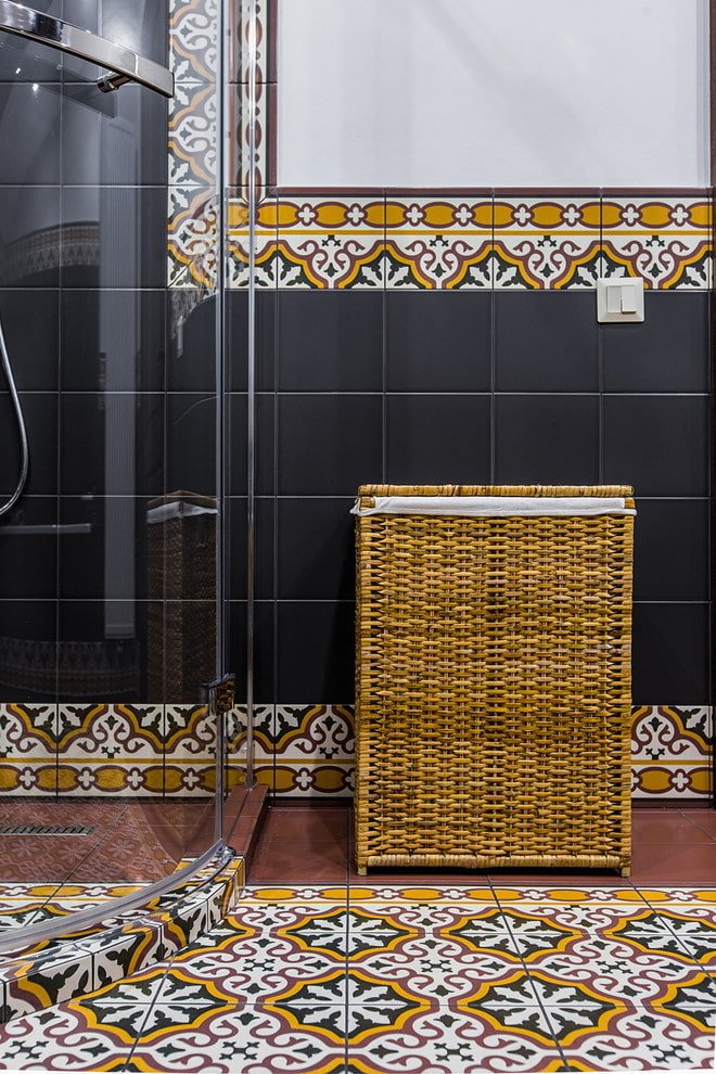 Rectangular basket in the shower