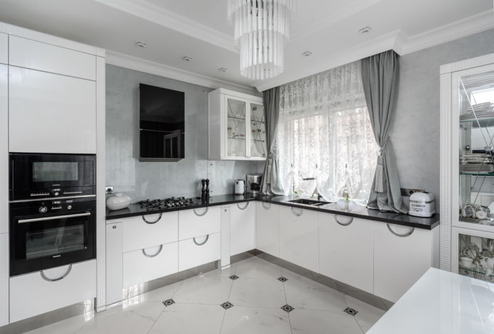 floor tiles with inserts in the kitchen interior
