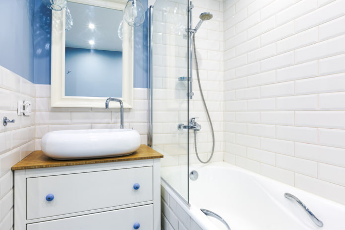 Round sink on a cabinet