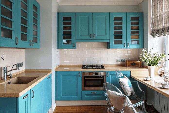white apron with white grout