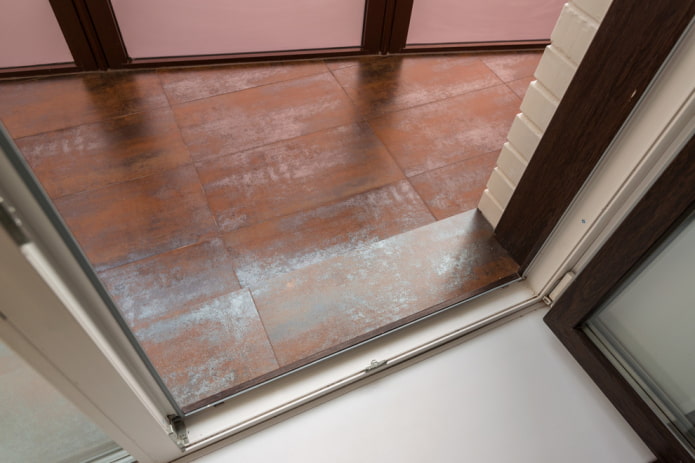 tiles on the threshold in the balcony interior